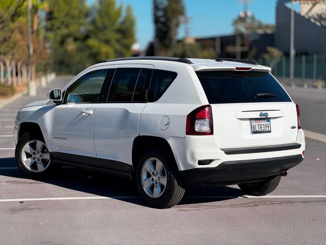 Used 2017 Jeep Compass Latitude FWD image 11