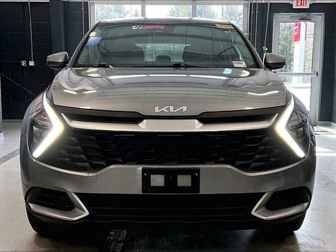 Used 2023 Kia Sportage LX image 2