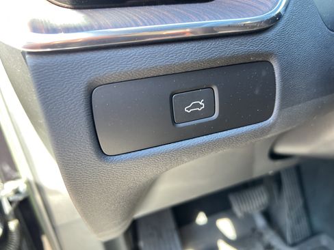 Used 2023 Volvo XC60 B5 Ultimate w/ Climate Package image 37