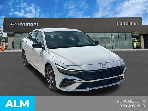 Used 2025 Hyundai Elantra Sport FWD image 3