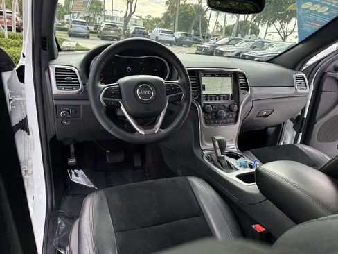Used 2018 Jeep Grand Cherokee Altitude RWD image 35