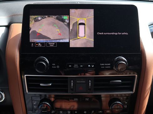 Used 2024 INFINITI QX80 Sensory image 17