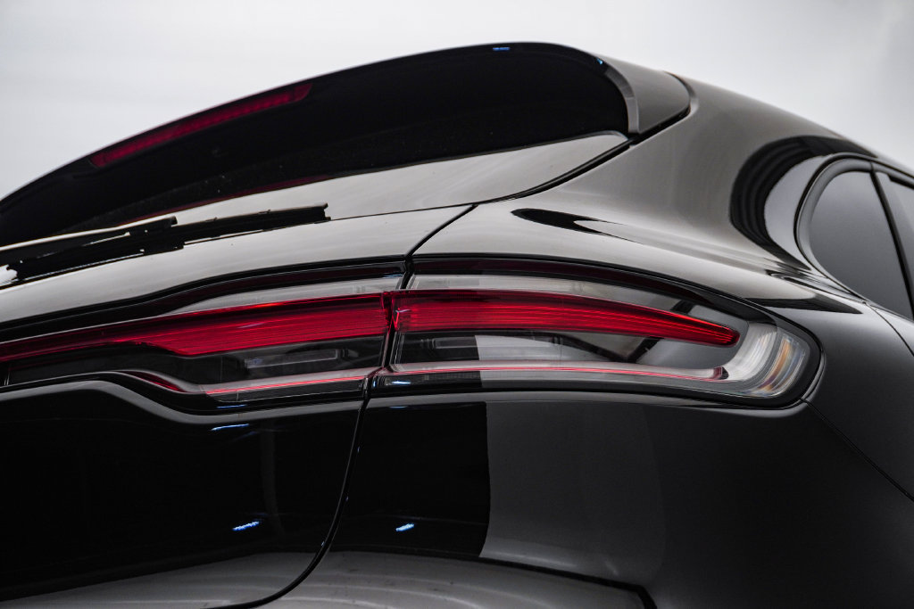 Certified 2026 Porsche Macan AWD/4WD image 12