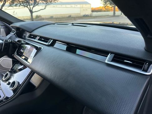 Used 2020 Land Rover Range Rover Velar R-Dynamic S image 32