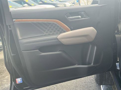 New 2026 GMC Canyon Denali image 12