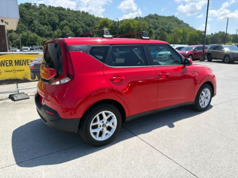 Used 2022 Kia Soul LX w/ Technology Package FWD image 6