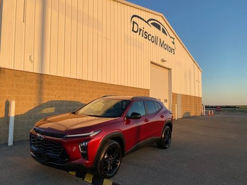 Used 2024 Chevrolet Trax ACTIV w/ Sunroof Package image 1