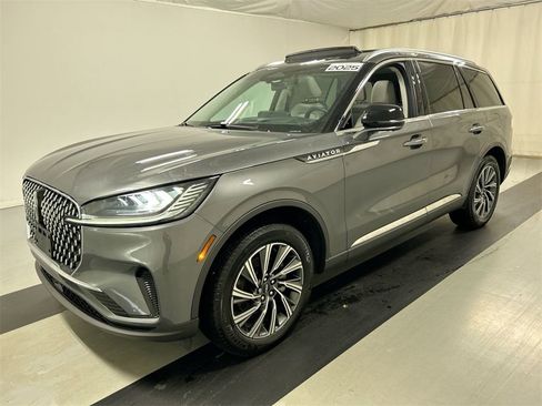 Used 2025 Lincoln Aviator Premiere w/ Equipment Group 101A image 5