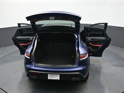 Certified 2025 Porsche Macan image 28