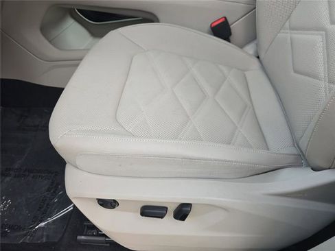 Used 2025 Volkswagen Atlas SE image 15