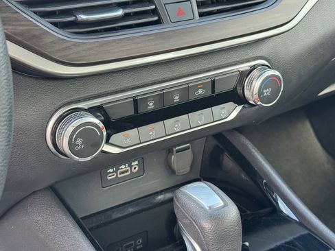 Used 2024 Nissan Altima 2.5 SV FWD image 23