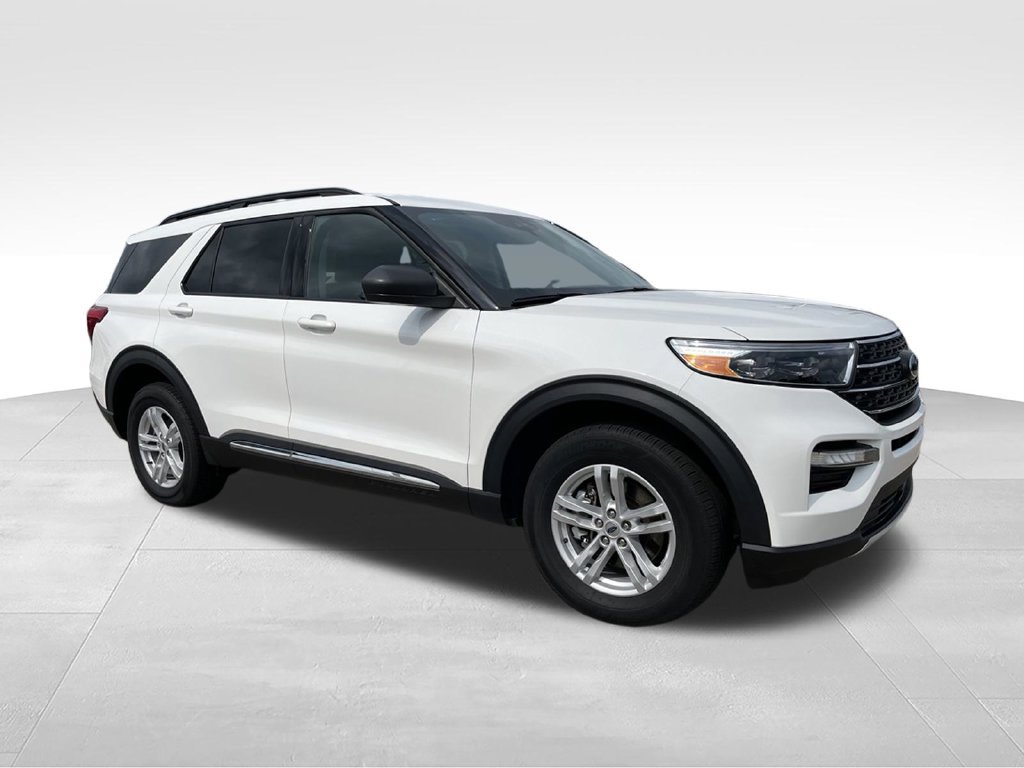 Used 2024 Ford Explorer XLT w/ Equipment Group 202A AWD/4WD image 2