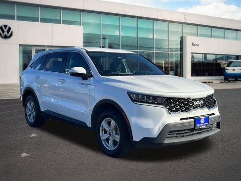 Used 2022 Kia Sorento LX image 3