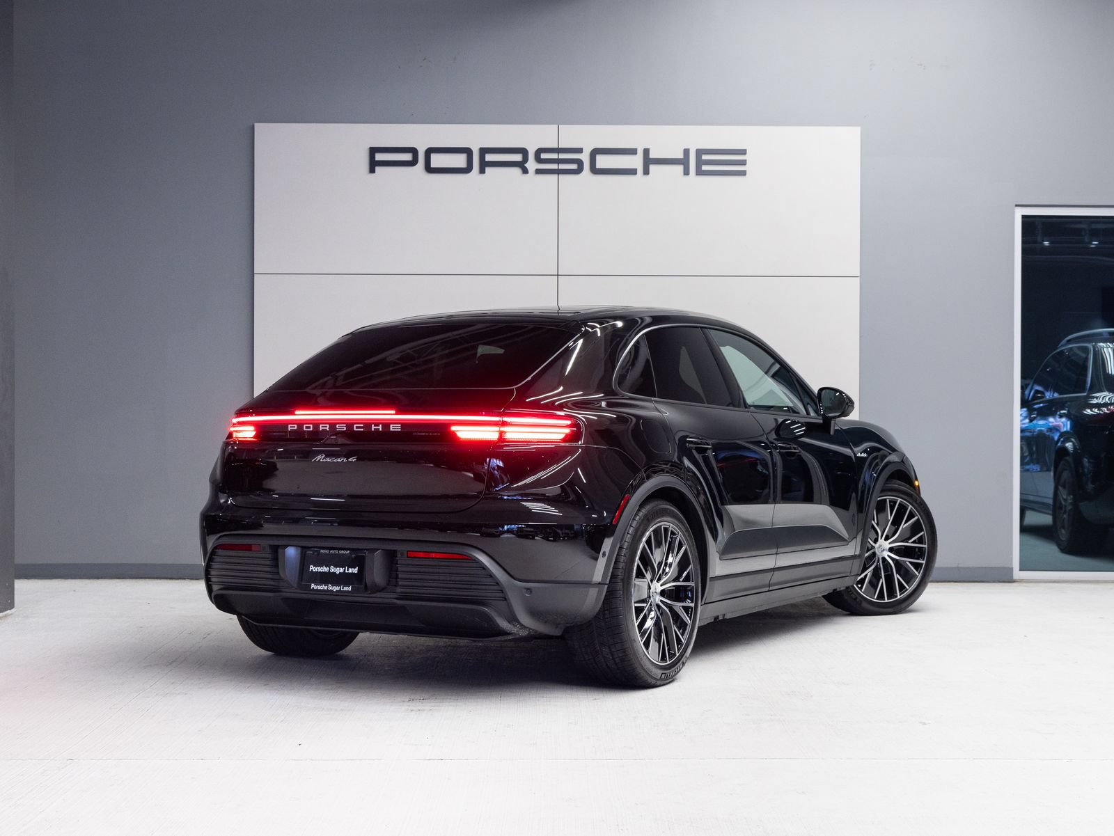 Certified 2026 Porsche Macan 4 Electric AWD/4WD image 7