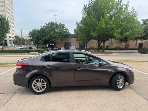 Used 2017 Kia Forte LX FWD image 9
