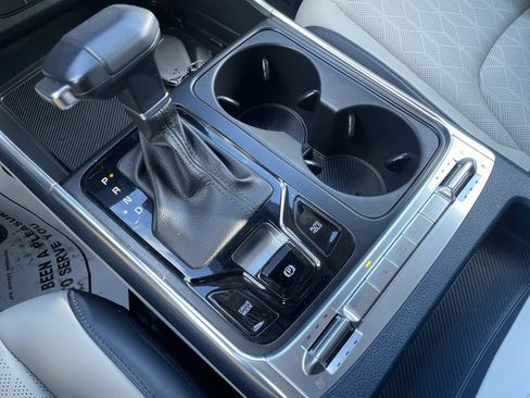 Certified 2025 Kia Carnival SX image 14