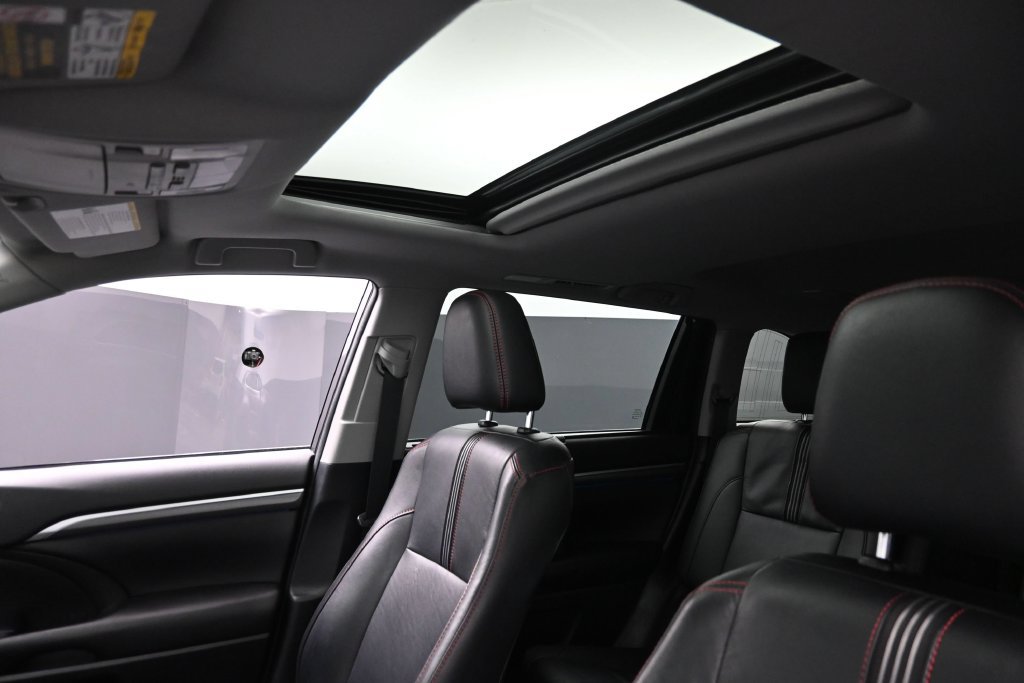 Used 2019 Toyota Highlander SE AWD/4WD image 24