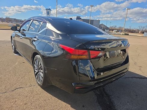Used 2024 Nissan Altima 2.5 SV image 7