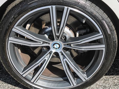 Used 2024 BMW 330e image 11