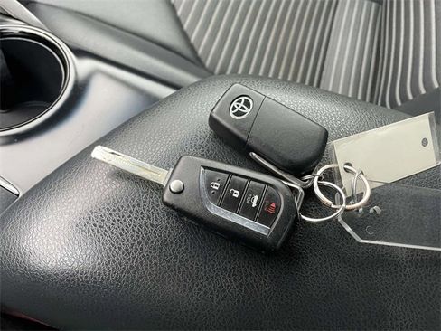 Used 2019 Toyota Camry SE image 31