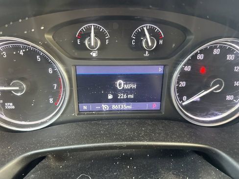 Used 2021 Buick Enclave Essence image 26