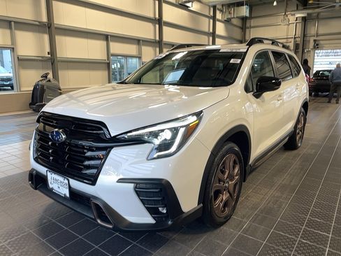 Used 2025 Subaru Ascent Bronze Edition image 3