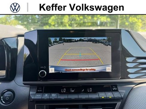 Used 2025 Toyota Camry SE FWD image 24