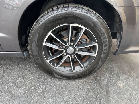 Used 2017 Dodge Grand Caravan GT FWD image 3