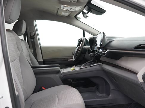Used 2021 Toyota Sienna LE AWD/4WD image 12