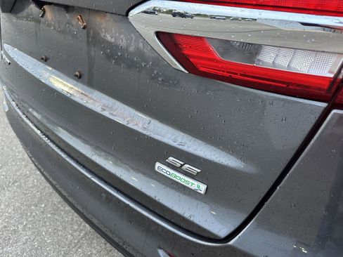 Used 2020 Ford Fusion SE FWD image 6