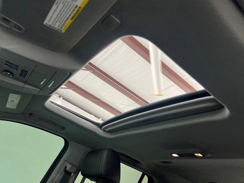 Used 2018 Chevrolet Tahoe LT w/ Luxury Package RWD image 17