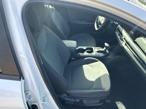 Used 2025 Kia K4 FWD image 35