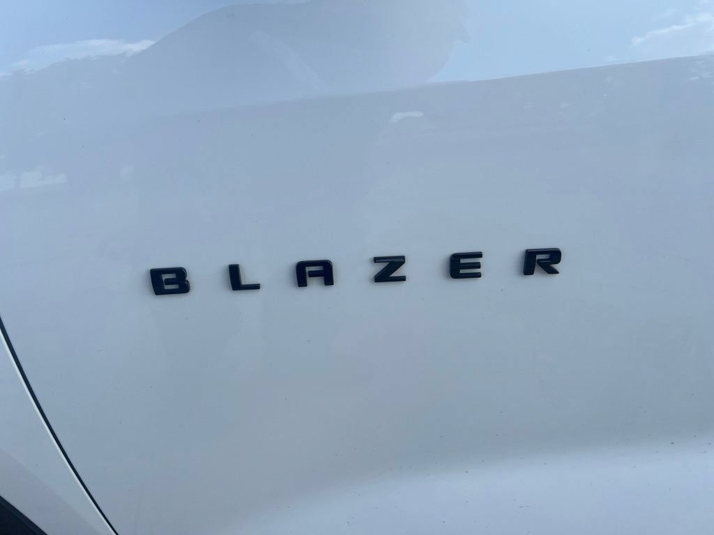 Used 2021 Chevrolet Blazer LT FWD image 3
