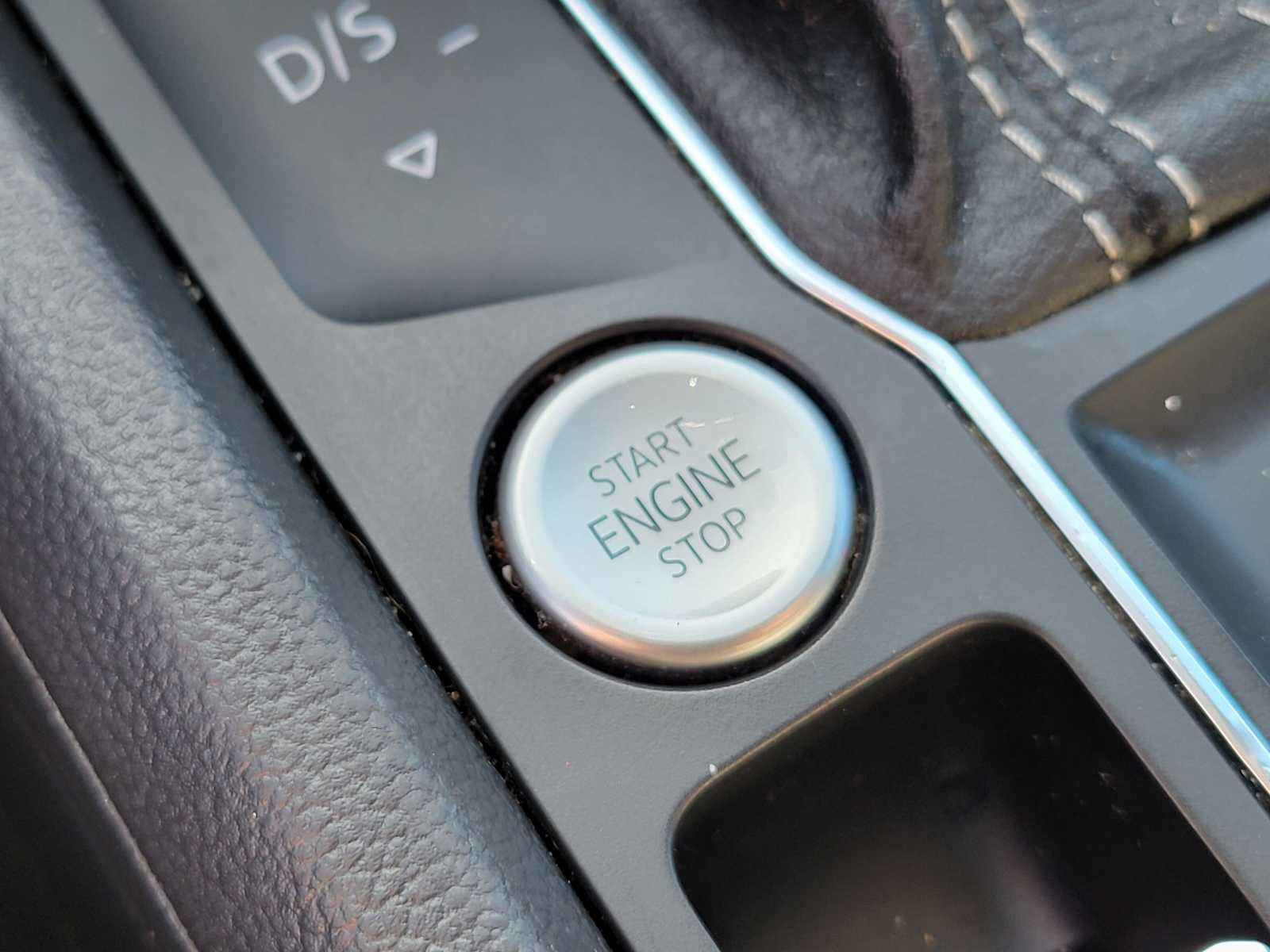 Used 2023 Volkswagen Atlas Cross Sport SE FWD image 30