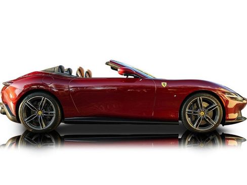 Used 2025 Ferrari Roma Spider RWD image 2
