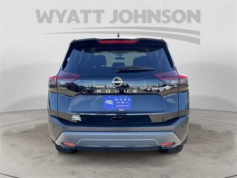 Used 2023 Nissan Rogue S image 4