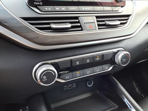 Used 2024 Nissan Altima 2.5 SV FWD image 11