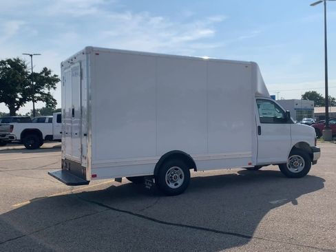 New 2025 GMC Savana 3500 w/ Power Convenience Package RWD image 32