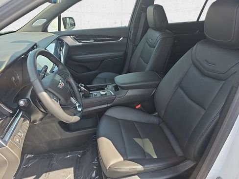 Used 2025 Cadillac XT6 Premium Luxury w/ LPO, Floor Liner Package image 17