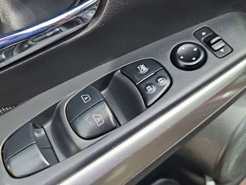 Used 2020 Nissan Kicks SV image 16