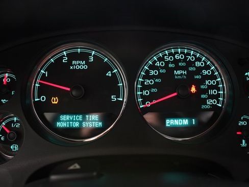 Used 2011 GMC Sierra 2500 SLT w/ Snow Plow Prep Package image 16