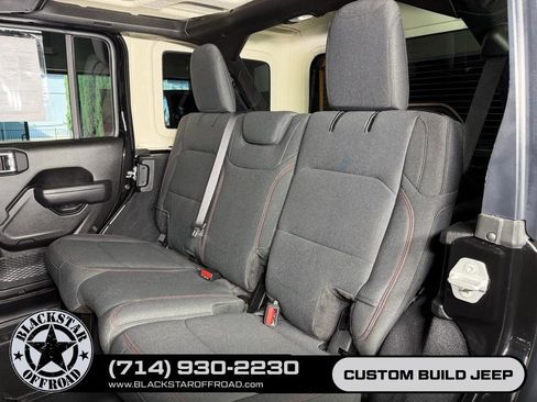 Used 2024 Jeep Wrangler Unlimited Rubicon AWD/4WD image 16