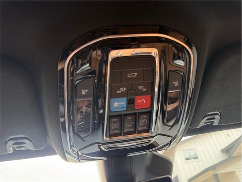 Used 2024 Jeep Grand Wagoneer Series III w/ HD Trailer Tow Package AWD/4WD image 23