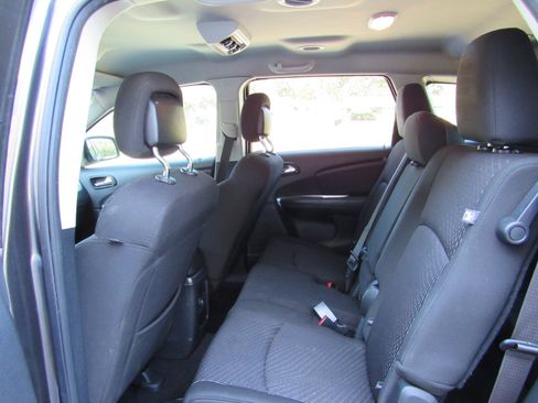 Used 2019 Dodge Journey SE image 5