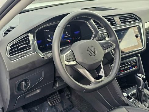 Used 2022 Volkswagen Tiguan SE image 16