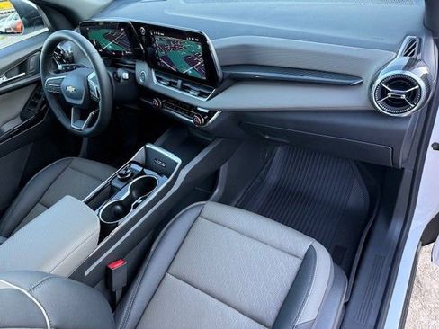 New 2026 Chevrolet Equinox LT w/ Convenience Package II image 17