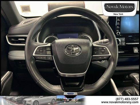 Used 2022 Toyota Highlander XSE image 16