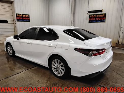 Used 2022 Toyota Camry LE FWD image 6