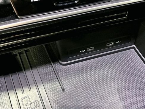 Used 2025 Volkswagen Atlas SE image 30