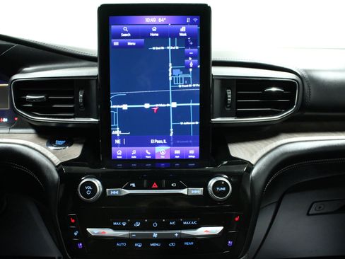 Used 2022 Ford Explorer Platinum w/ Technology Package RWD image 23